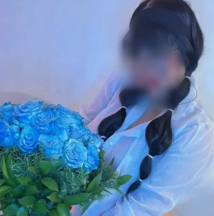 Elena, 25