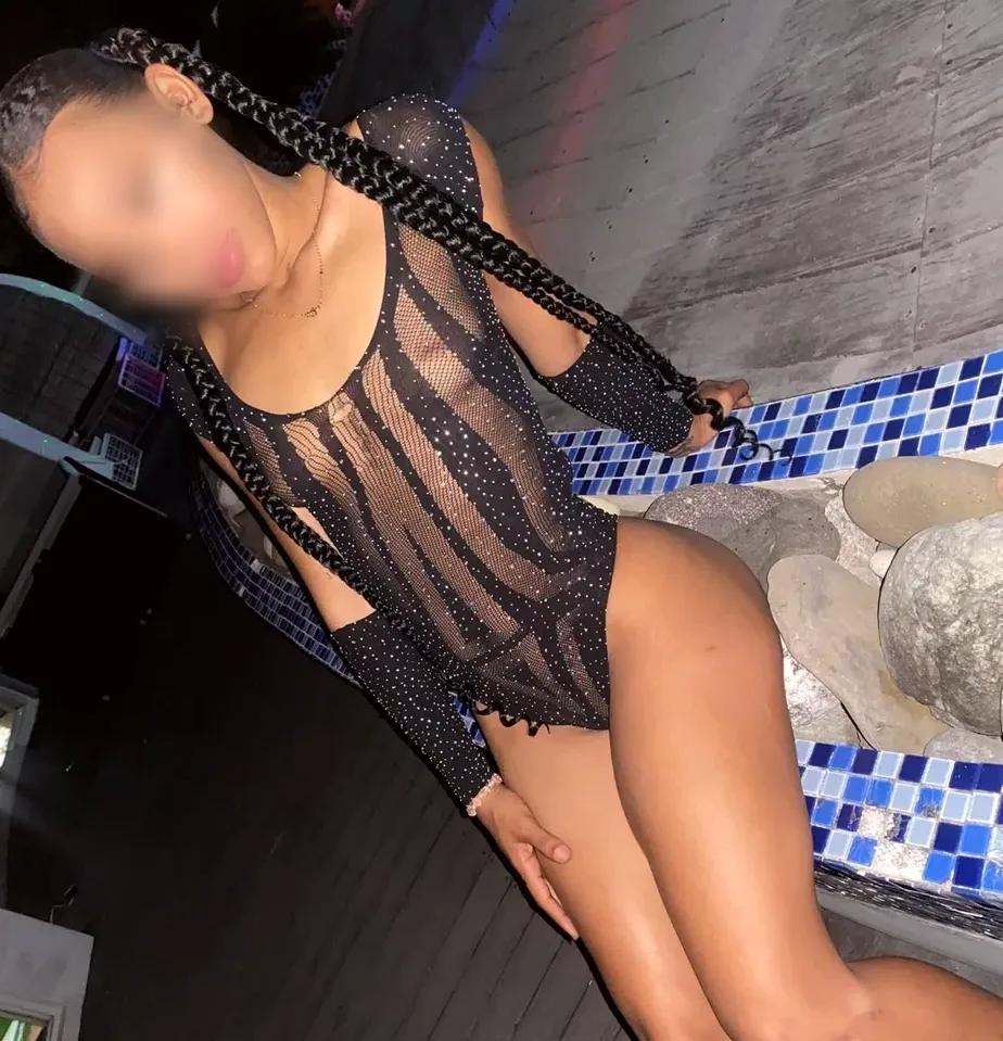 Manuela, 20