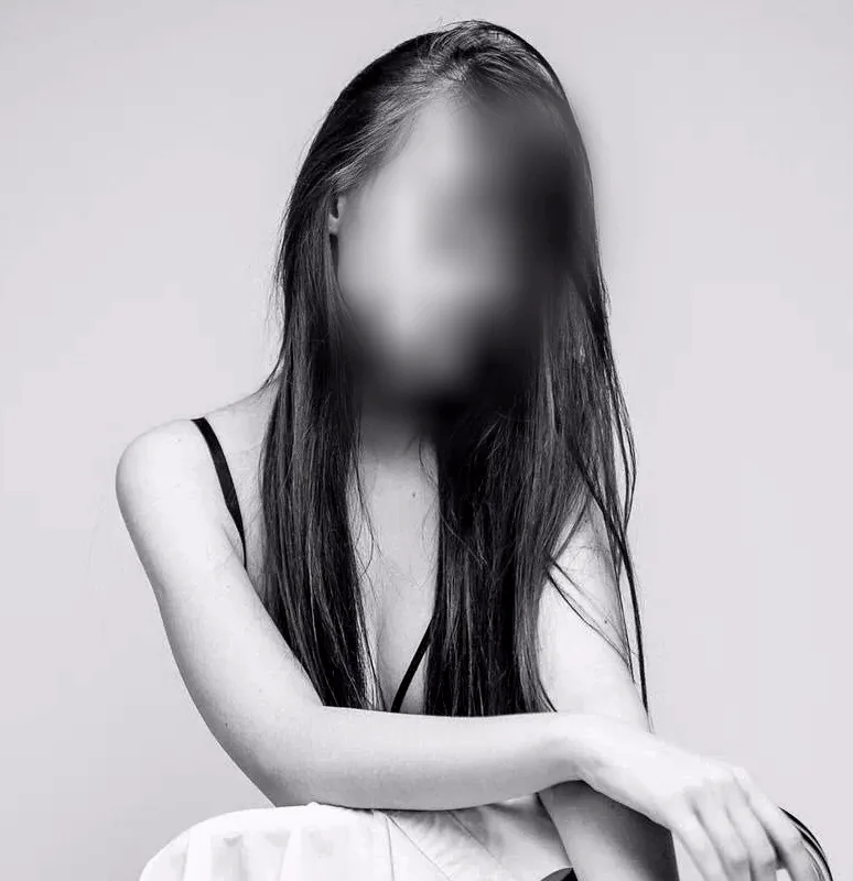 Pia, 19