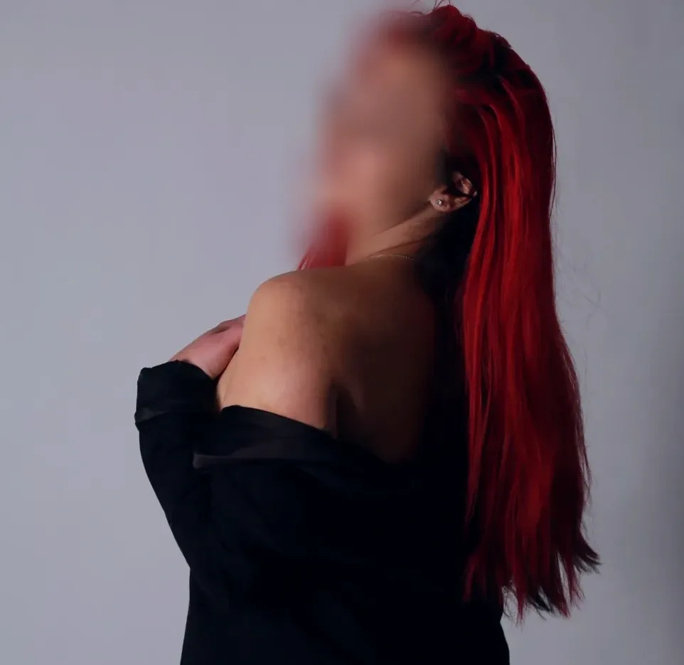 Yasmin, 25